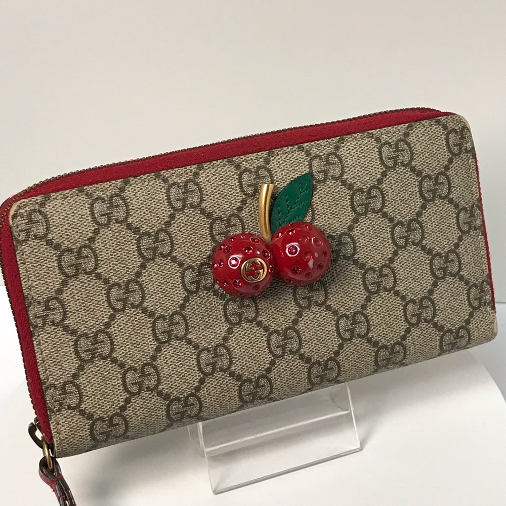 ‼️SOLD‼️ GUCCI GG Supreme 3D Cherry Long Zip Around Wallet 😍🍒♥️ - Picture 14 of 17